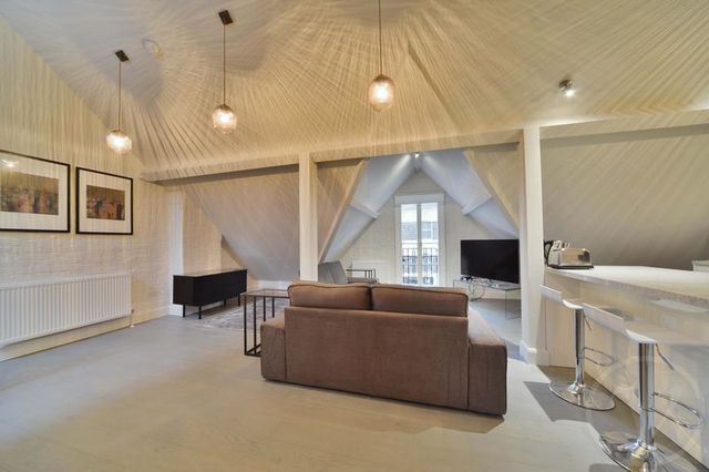  Image of 2 Bedroom Flat to rent at Adams Row Mayfair London, W1K 2LA