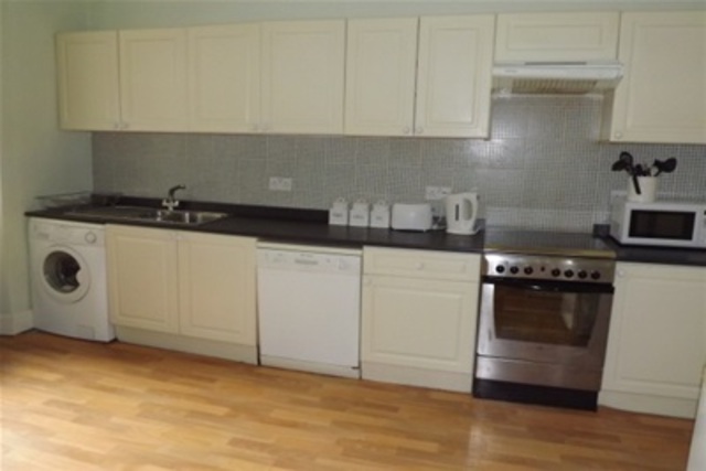  Image of 4 Bedroom Flat to rent at Greenock Inverclyde Inverclyde, PA16 8ET