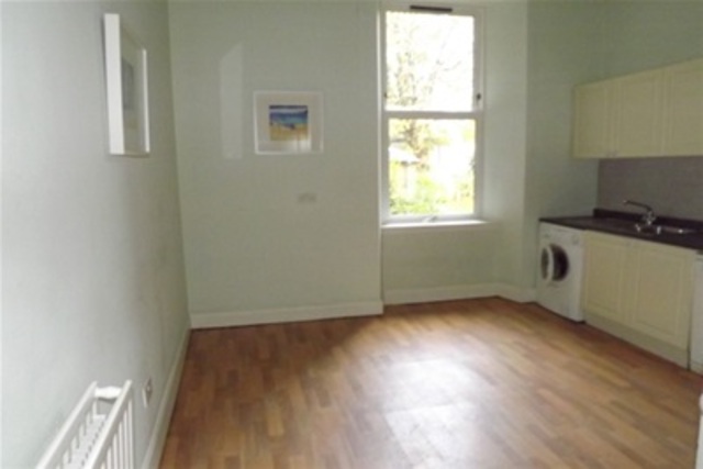  Image of 4 Bedroom Flat to rent at Greenock Inverclyde Inverclyde, PA16 8ET