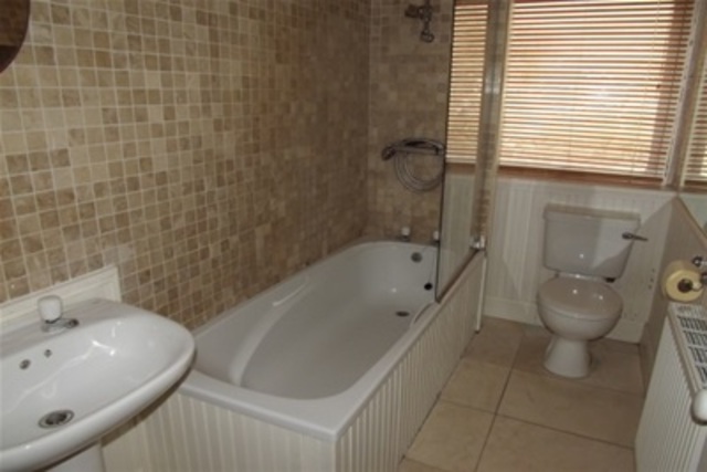  Image of 4 Bedroom Flat to rent at Greenock Inverclyde Inverclyde, PA16 8ET