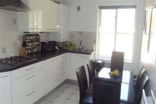  Image of 2 Bedroom Flat to rent at Southampton, SO15 2RZ