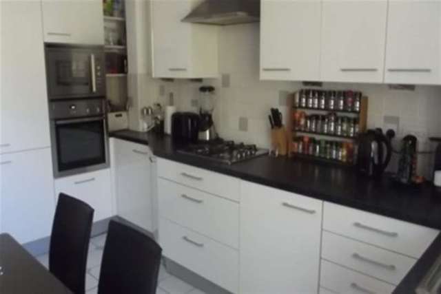  Image of 2 Bedroom Flat to rent at Southampton, SO15 2RZ