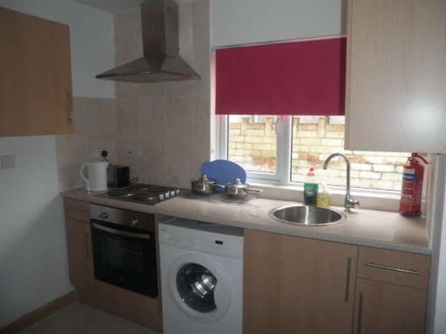  Image of 2 Bedroom Flat to rent at Australia Road  Cardiff, CF14 3DB