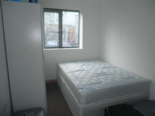  Image of 2 Bedroom Flat to rent at Australia Road  Cardiff, CF14 3DB