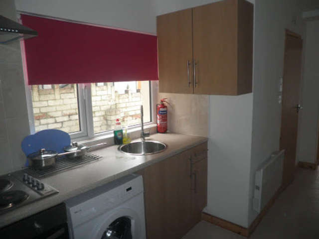  Image of 2 Bedroom Flat to rent at Australia Road  Cardiff, CF14 3DB