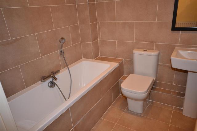  Image of 2 Bedroom Property to rent at East End Road  Finchley Central, N3 3QE