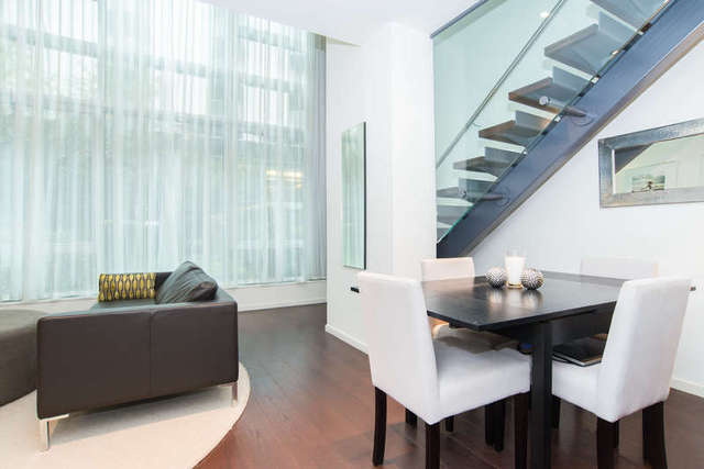  Image of 1 Bedroom Flat to rent at North Boulevard  Canary Wharf, E14 9AQ
