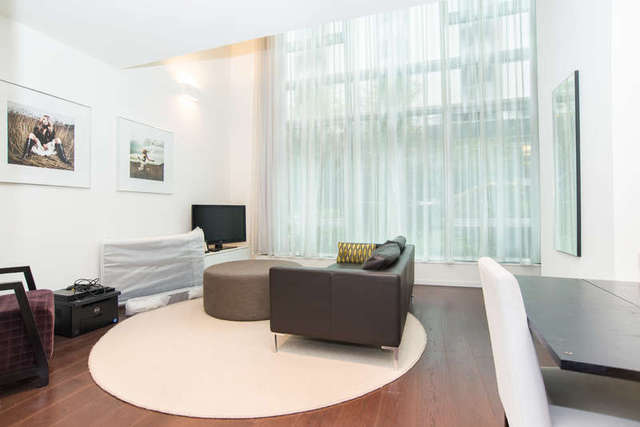  Image of 1 Bedroom Flat to rent at North Boulevard  Canary Wharf, E14 9AQ