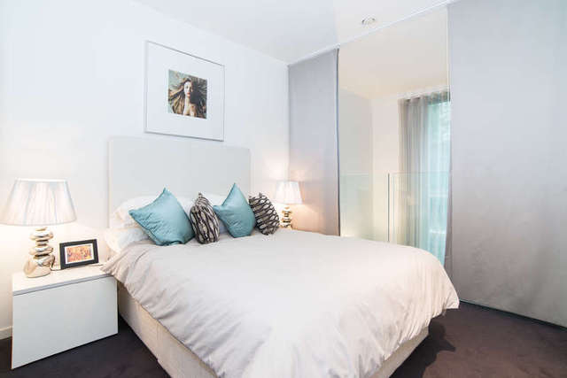  Image of 1 Bedroom Flat to rent at North Boulevard  Canary Wharf, E14 9AQ