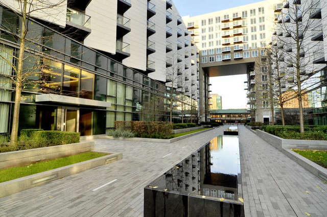  Image of 1 Bedroom Flat to rent at North Boulevard  Canary Wharf, E14 9AQ