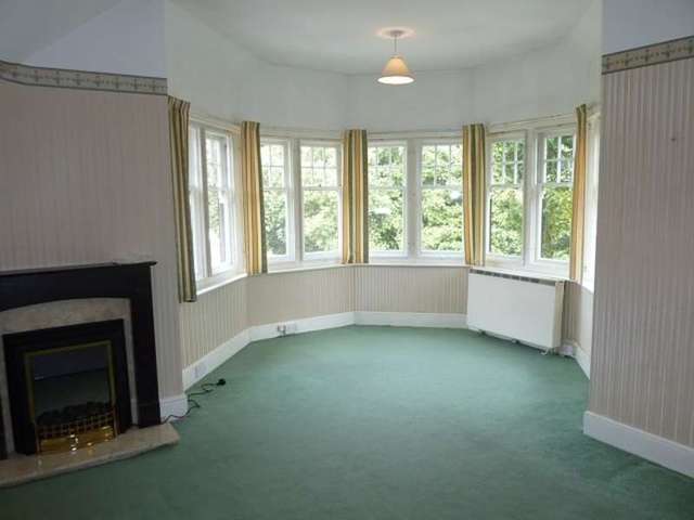  Image of 2 Bedroom Flat to rent at 1 Beachy Head Road  Eastbourne, BN20 7QN