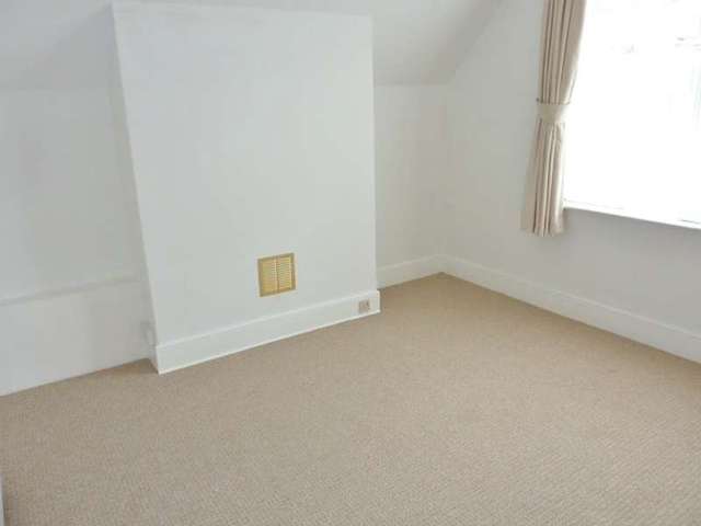  Image of 2 Bedroom Flat to rent at 1 Beachy Head Road  Eastbourne, BN20 7QN