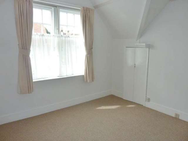  Image of 2 Bedroom Flat to rent at 1 Beachy Head Road  Eastbourne, BN20 7QN