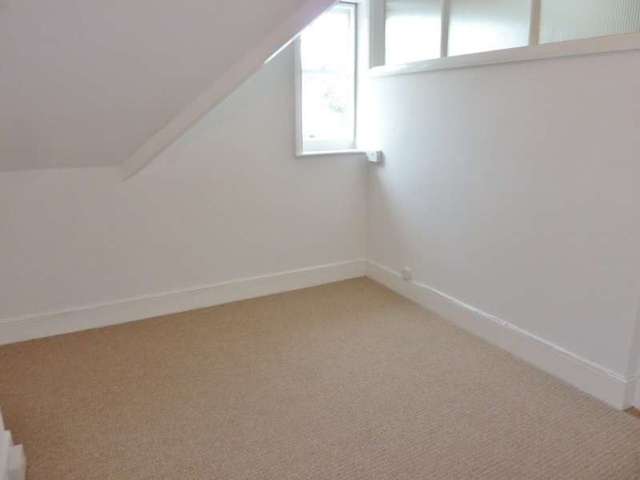  Image of 2 Bedroom Flat to rent at 1 Beachy Head Road  Eastbourne, BN20 7QN