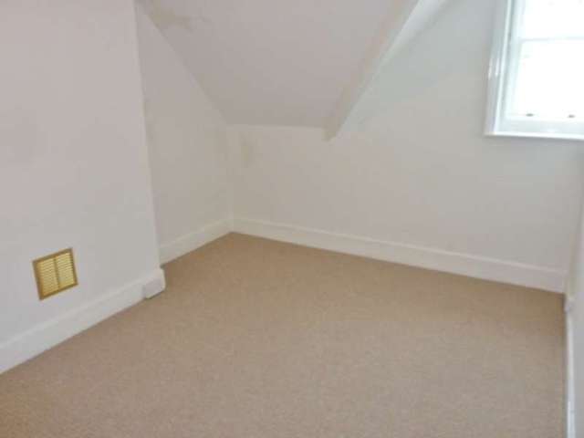  Image of 2 Bedroom Flat to rent at 1 Beachy Head Road  Eastbourne, BN20 7QN