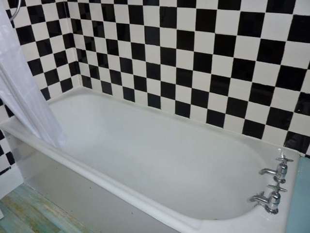  Image of 2 Bedroom Flat to rent at 1 Beachy Head Road  Eastbourne, BN20 7QN