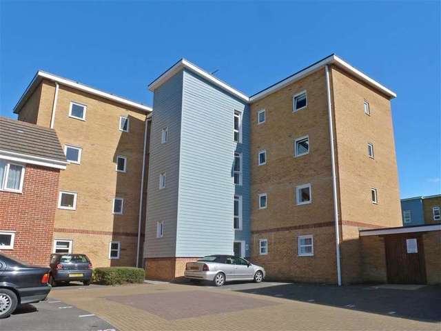  Image of 2 Bedroom Flat for sale at Havant Hampshire Havant, PO9 5DJ