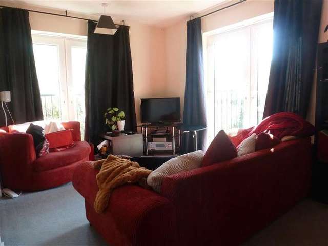  Image of 2 Bedroom Flat for sale at Havant Hampshire Havant, PO9 5DJ