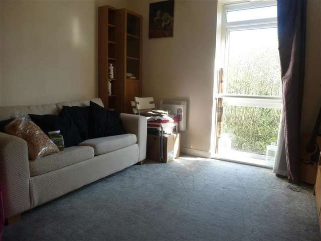  Image of 2 Bedroom Flat for sale at Havant Hampshire Havant, PO9 5DJ