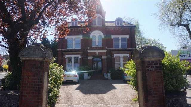  Image of 2 Bedroom Apartment for sale at South Croydon Surrey South Croydon, CR2 7EF