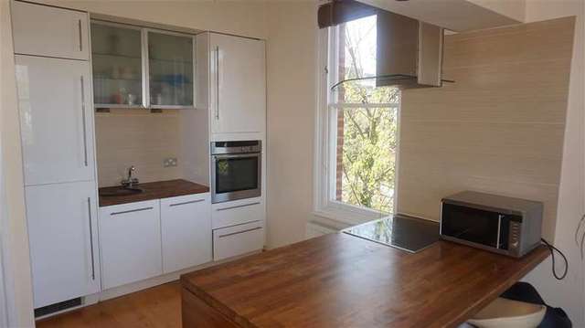  Image of 2 Bedroom Apartment for sale at South Croydon Surrey South Croydon, CR2 7EF