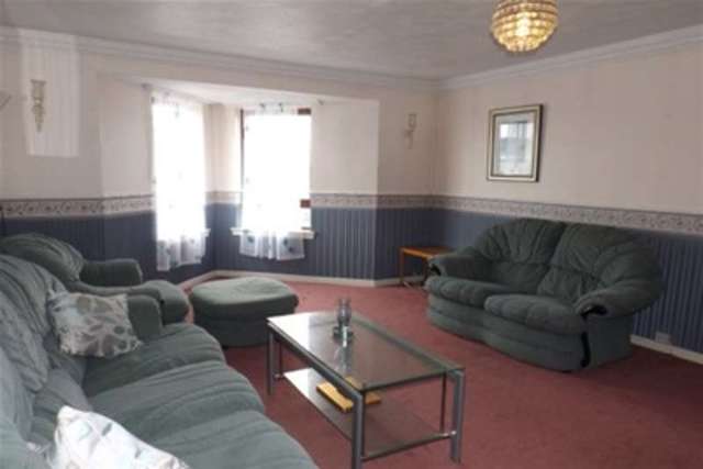  Image of 2 Bedroom Flat to rent at Dundee, DD4 6JR