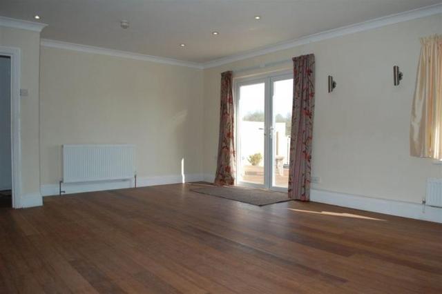  Image of 1 Bedroom Flat to rent at Nantgaredig, SA32 7NG
