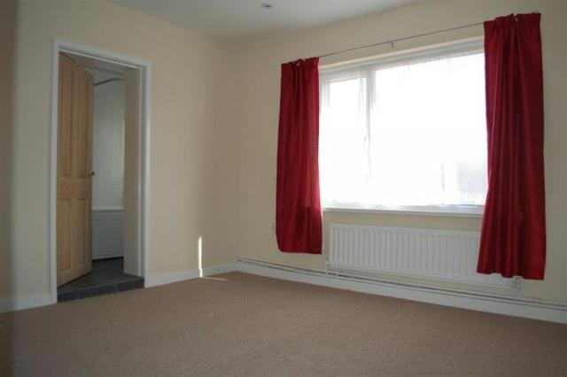  Image of 1 Bedroom Flat to rent at Nantgaredig, SA32 7NG