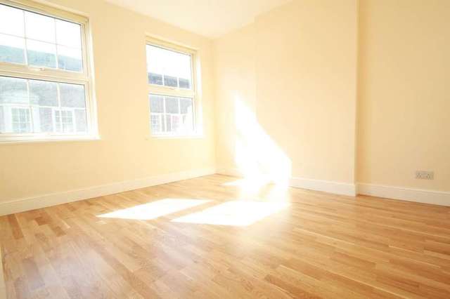  Image of 1 Bedroom Flat to rent at Kingston Upon Thames, KT1 1SS