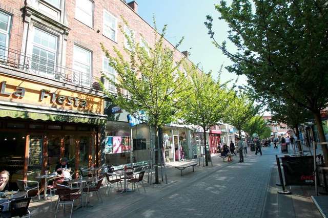  Image of 1 Bedroom Flat to rent at Kingston Upon Thames, KT1 1SS