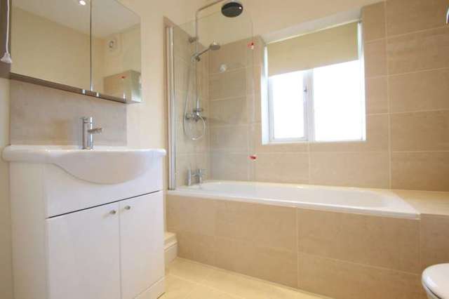  Image of 1 Bedroom Flat to rent at Kingston Upon Thames, KT1 1SS