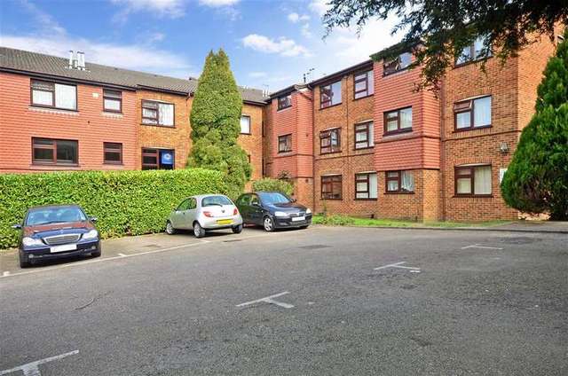  Image of 1 Bedroom Apartment for sale at Sutton Surrey Sutton, SM2 5EH
