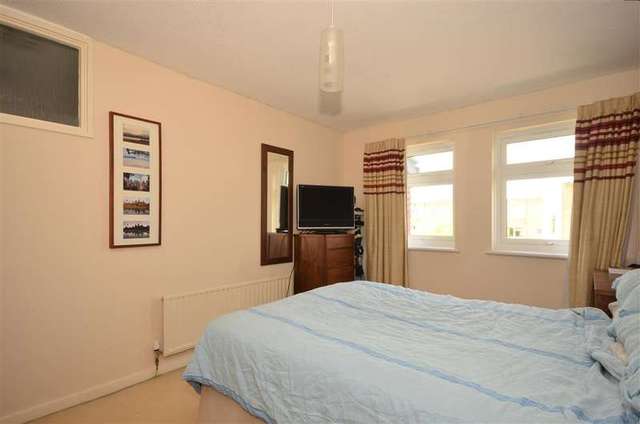  Image of 1 Bedroom Apartment for sale at Sutton Surrey Sutton, SM2 5EH