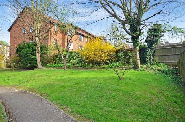  Image of 1 Bedroom Apartment for sale at Sutton Surrey Sutton, SM2 5EH