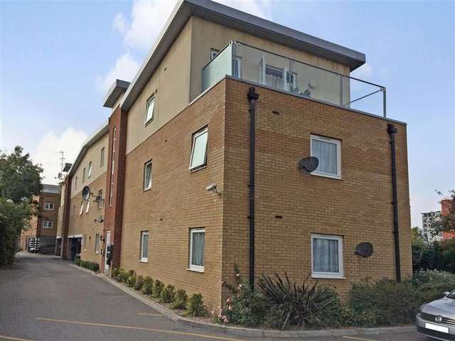  Image of 2 Bedroom Flat for sale at Ilford Essex Ilford, IG1 1JQ