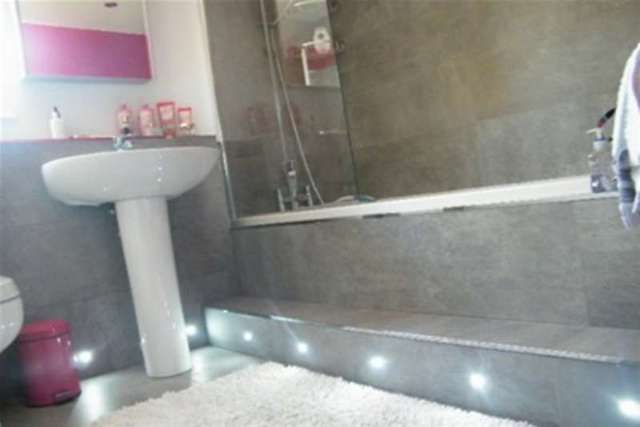  Image of 3 Bedroom Terraced to rent at Exeter, EX2 8SJ