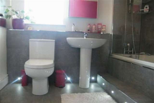  Image of 3 Bedroom Terraced to rent at Exeter, EX2 8SJ