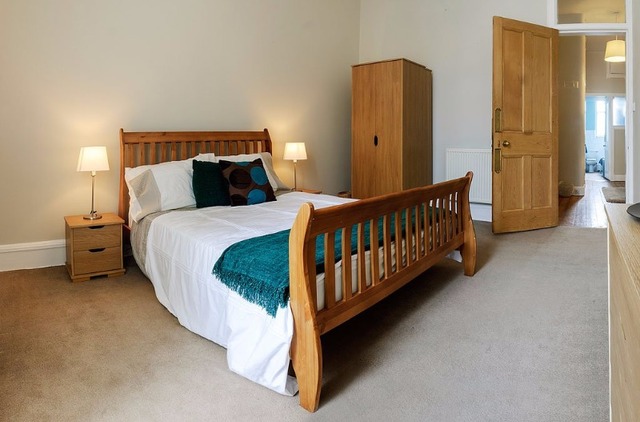  Image of 2 Bedroom Flat to rent at Comely Bank Edinburgh Edinburgh, EH4 1HE
