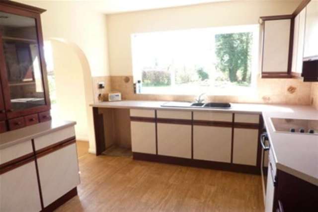  Image of 4 Bedroom Detached to rent at Uttoxeter, ST14 5BP