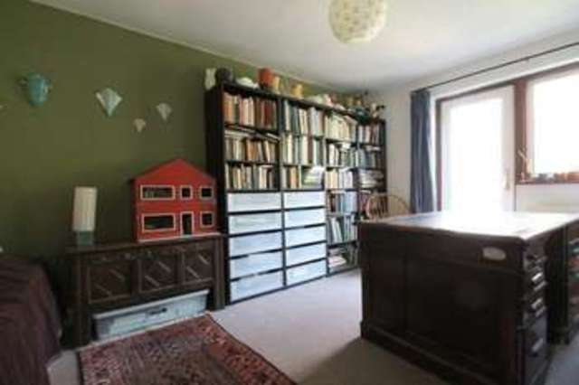  Image of 2 Bedroom Flat for sale at Dunsmure Road  London, N16 5PR