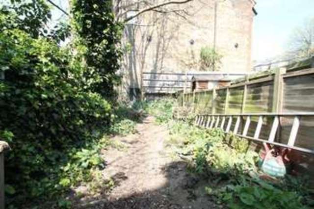  Image of 2 Bedroom Flat for sale at Dunsmure Road  London, N16 5PR