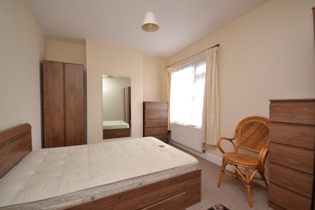  Image of 2 Bedroom Property to rent at East Finchley, N2 0SZ