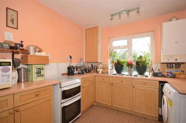  Image of 2 Bedroom Flat for sale at Sutton Surrey Sutton, SM2 5JR
