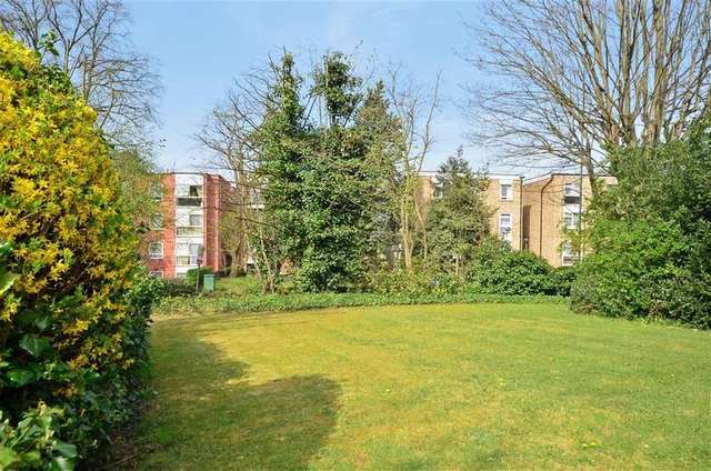  Image of 2 Bedroom Flat for sale at Sutton Surrey Sutton, SM2 5JR