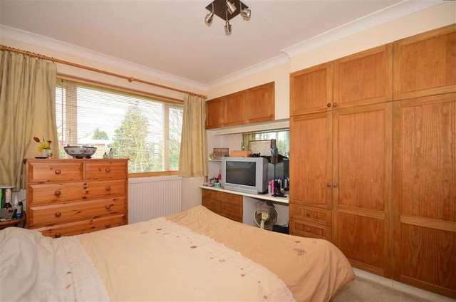  Image of 2 Bedroom Flat for sale at Sutton Surrey Sutton, SM2 5JR