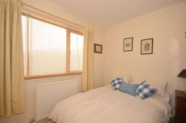  Image of 2 Bedroom Flat for sale at Sutton Surrey Sutton, SM2 5JR