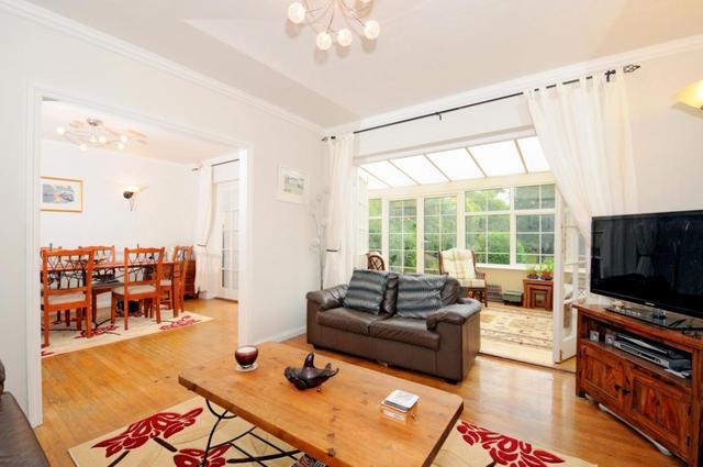  Image of 4 Bedroom Detached to rent at East Molesey Surrey Surrey, KT8 0BS