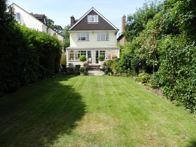 Image of 4 Bedroom Detached to rent at East Molesey Surrey Surrey, KT8 0BS