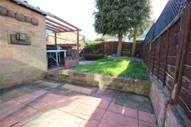  Image of 2 Bedroom Terraced to rent at Hetchleys  Hemel Hempstead, HP1 3NX