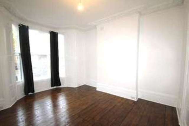  Image of 3 Bedroom Flat to rent at Highbury London Highbury, N5 2NL